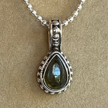 Load image into Gallery viewer, Labradorite Necklace
