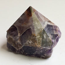 Load image into Gallery viewer, Amethyst Chevron Point
